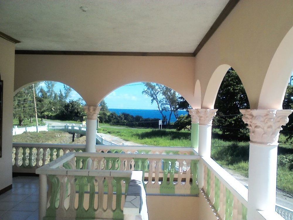 Dolphin Bay Yoga Guest House Drapers Esterno foto